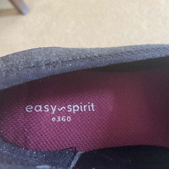 Easy Spirit Woman’s Shoe - Picture 4 of 4
